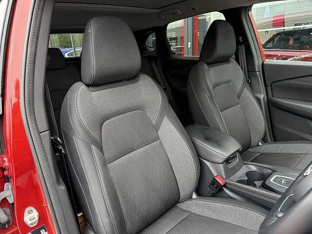 Nissan Qashqai 1.3 DIG-T (158ps) N-Connecta [Glass Roof]