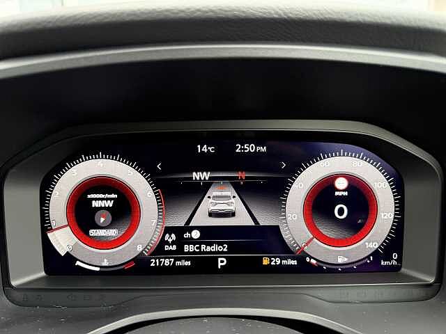 Nissan Qashqai 1.3 DIG-T (158ps) N-Connecta [Glass Roof]