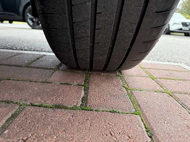 Nissan Qashqai 1.3 DIG-T (158ps) N-Connecta [Glass Roof]