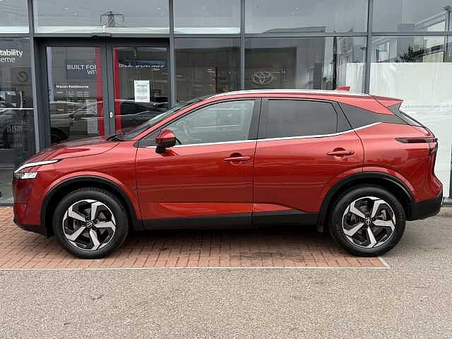 Nissan Qashqai 1.3 DIG-T (158ps) N-Connecta [Glass Roof]
