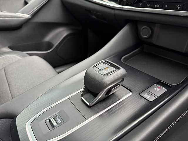 Nissan Qashqai 1.3 DIG-T (158ps) N-Connecta [Glass Roof]