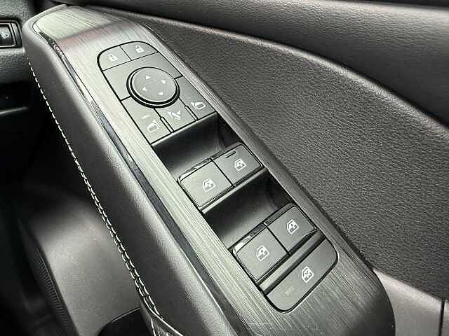 Nissan Qashqai 1.3 DIG-T (158ps) N-Connecta [Glass Roof]