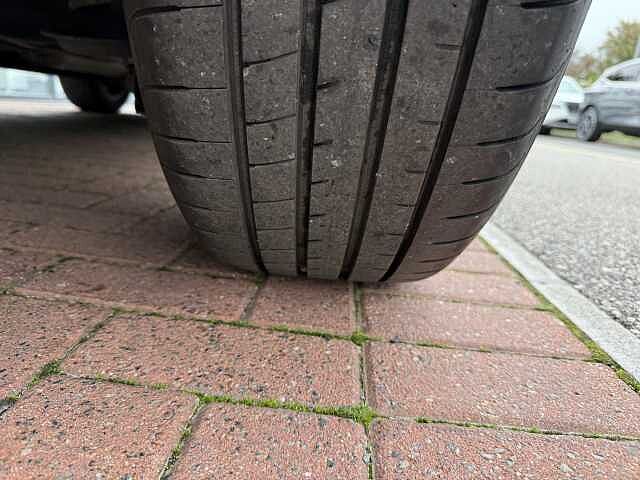 Nissan Qashqai 1.3 DIG-T (158ps) N-Connecta [Glass Roof]