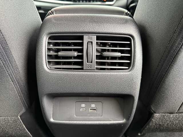 Nissan Qashqai 1.3 DIG-T (158ps) N-Connecta [Glass Roof]