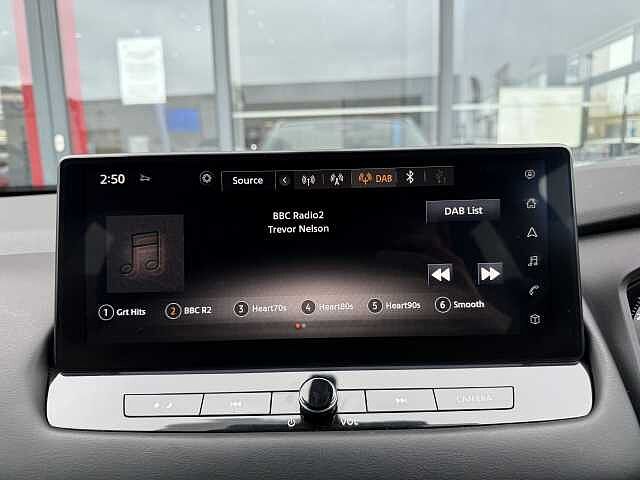 Nissan Qashqai 1.3 DIG-T (158ps) N-Connecta [Glass Roof]