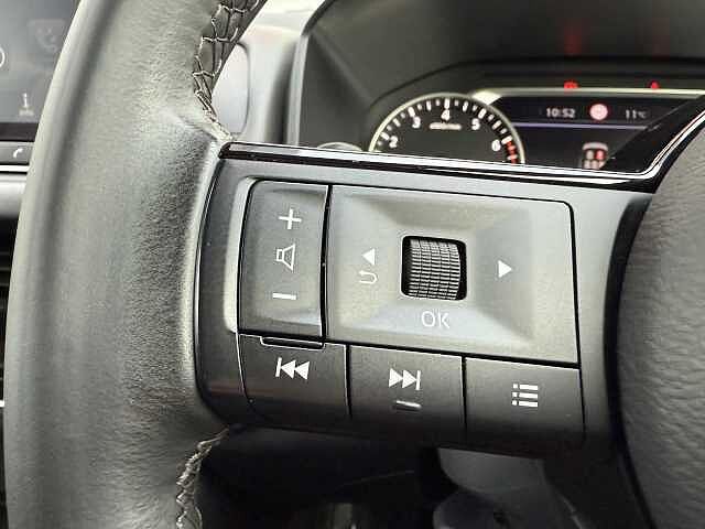 Nissan Qashqai 1.3 DIG-T (158ps) Acenta Premium [Glass Roof]