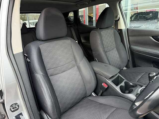 Nissan Qashqai 1.5 dCi N-Connecta [Glass Roof]