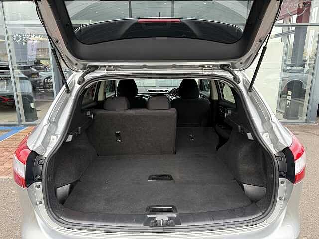 Nissan Qashqai 1.5 dCi N-Connecta [Glass Roof]
