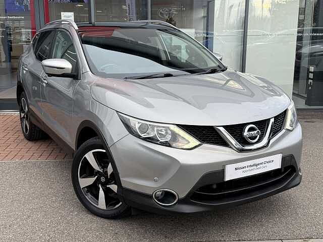 Nissan Qashqai 1.5 dCi N-Connecta [Glass Roof]