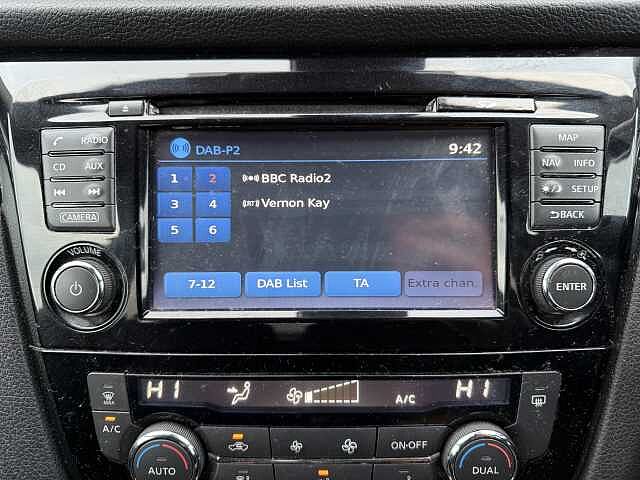 Nissan Qashqai 1.5 dCi N-Connecta [Glass Roof]