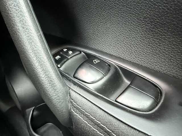 Nissan Qashqai 1.5 dCi N-Connecta [Glass Roof]