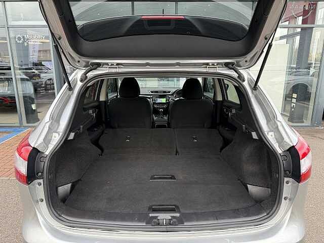 Nissan Qashqai 1.5 dCi N-Connecta [Glass Roof]