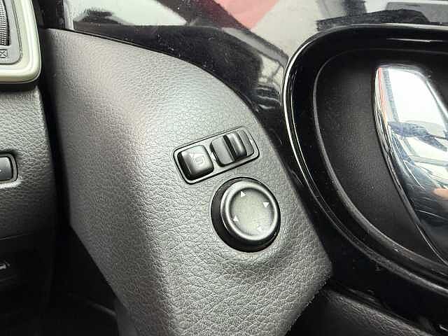 Nissan Qashqai 1.5 dCi N-Connecta [Glass Roof]