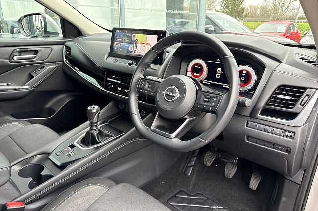 Nissan Qashqai 1.3 DIG-T (140ps) N-Connecta [Glass Roof]