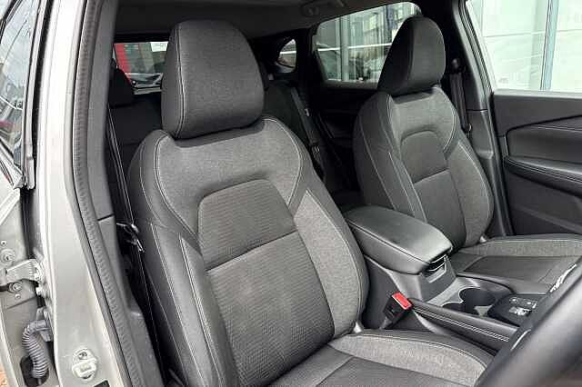 Nissan Qashqai 1.3 DIG-T (140ps) N-Connecta [Glass Roof]