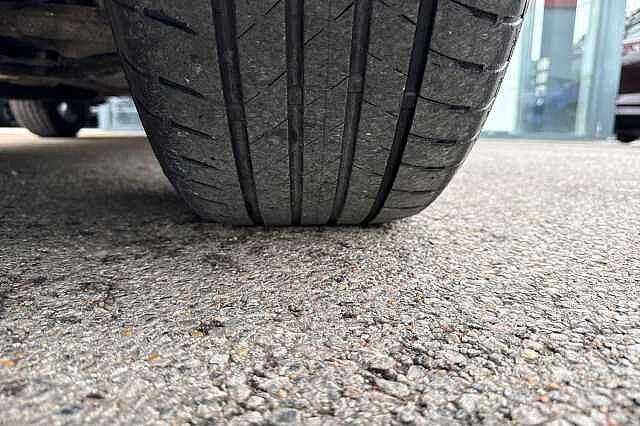 Nissan Qashqai 1.3 DIG-T (140ps) N-Connecta [Glass Roof]