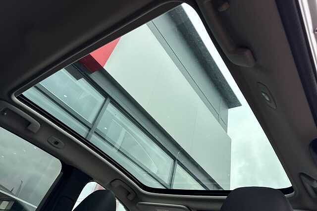 Nissan Qashqai 1.3 DIG-T (140ps) N-Connecta [Glass Roof]