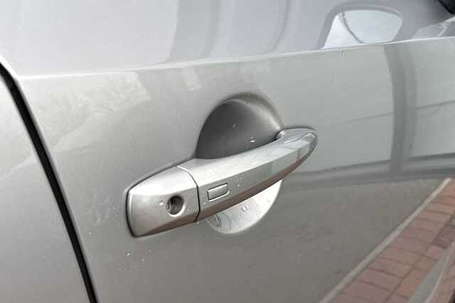 Nissan Qashqai 1.3 DIG-T (140ps) N-Connecta [Glass Roof]