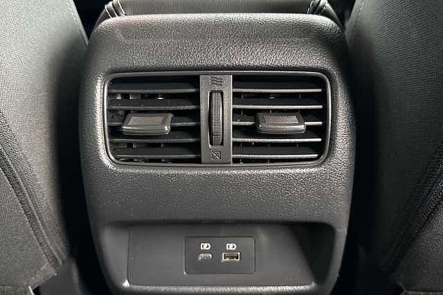 Nissan Qashqai 1.3 DIG-T (140ps) N-Connecta [Glass Roof]