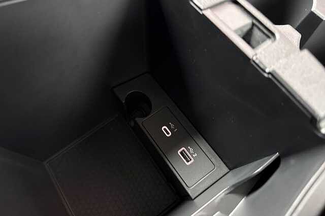 Nissan Qashqai 1.3 DIG-T (140ps) N-Connecta [Glass Roof]