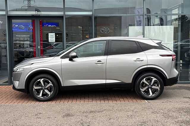Nissan Qashqai 1.3 DIG-T (140ps) N-Connecta [Glass Roof]