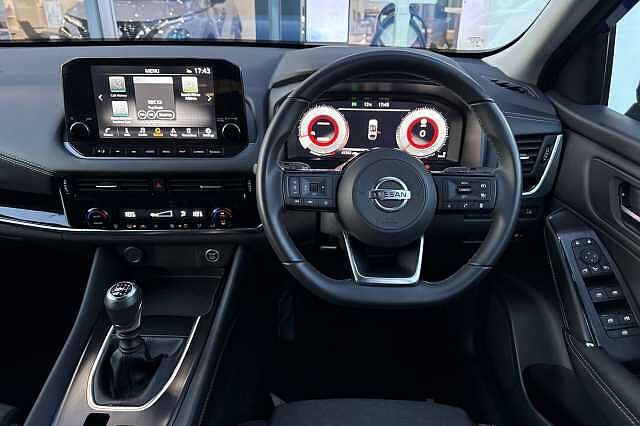 Nissan Qashqai 1.3 DIG-T (140ps) N-Connecta [Glass Roof]