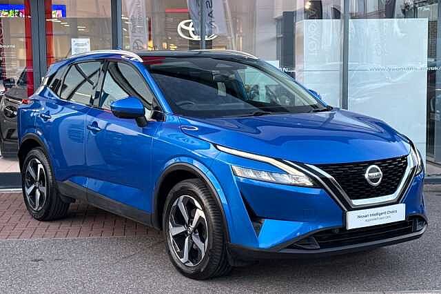 Nissan Qashqai 1.3 DIG-T (140ps) N-Connecta [Glass Roof]