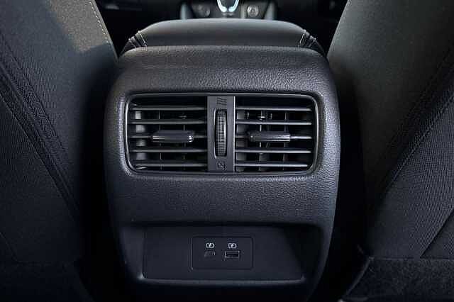 Nissan Qashqai 1.3 DIG-T (140ps) N-Connecta [Glass Roof]