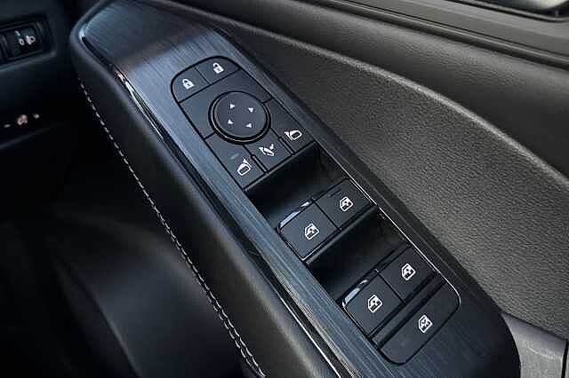 Nissan Qashqai 1.3 DIG-T (140ps) N-Connecta [Glass Roof]