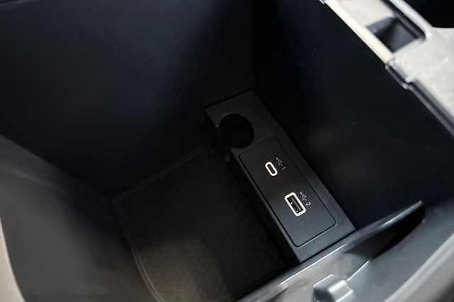 Nissan Qashqai 1.3 DIG-T (140ps) N-Connecta [Glass Roof]