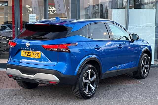 Nissan Qashqai 1.3 DIG-T (140ps) N-Connecta [Glass Roof]