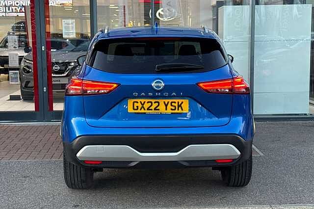 Nissan Qashqai 1.3 DIG-T (140ps) N-Connecta [Glass Roof]