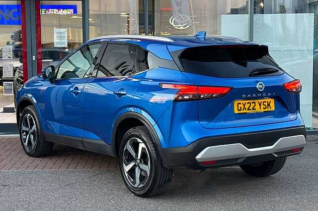 Nissan Qashqai 1.3 DIG-T (140ps) N-Connecta [Glass Roof]