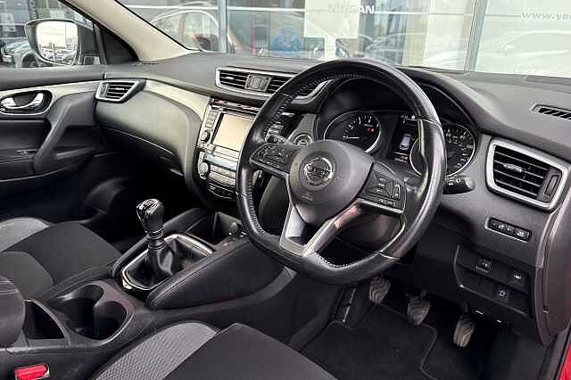 Nissan Qashqai 1.2 DIG-T N-Connecta [Glass Roof]