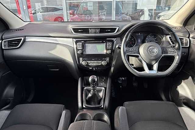 Nissan Qashqai 1.2 DIG-T N-Connecta [Glass Roof]