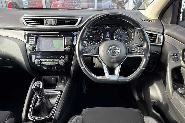 Nissan Qashqai 1.2 DIG-T N-Connecta [Glass Roof]