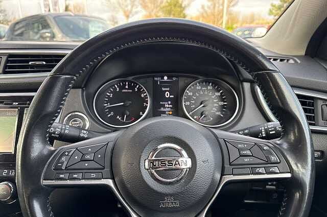 Nissan Qashqai 1.2 DIG-T N-Connecta [Glass Roof]