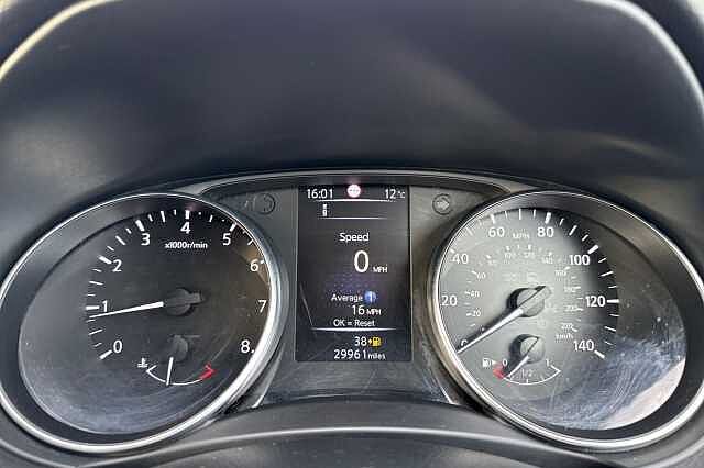 Nissan Qashqai 1.2 DIG-T N-Connecta [Glass Roof]