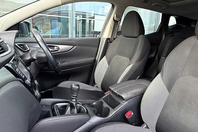 Nissan Qashqai 1.2 DIG-T N-Connecta [Glass Roof]