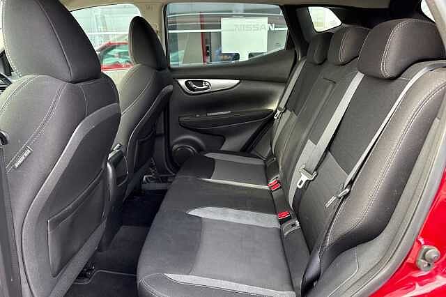 Nissan Qashqai 1.2 DIG-T N-Connecta [Glass Roof]