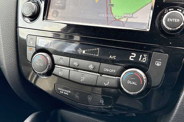 Nissan Qashqai 1.2 DIG-T N-Connecta [Glass Roof]