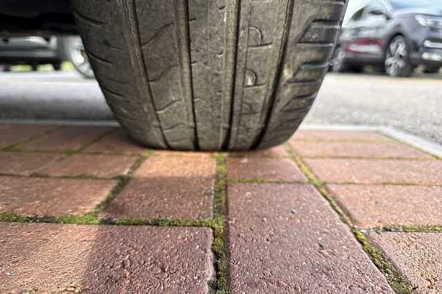 Nissan Qashqai 1.2 DIG-T N-Connecta [Glass Roof]