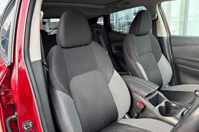 Nissan Qashqai 1.2 DIG-T N-Connecta [Glass Roof]