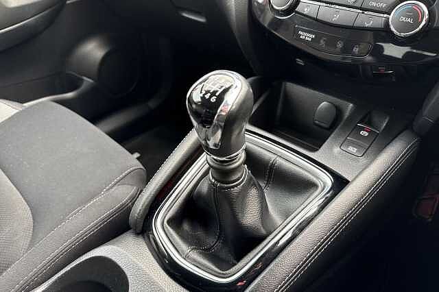 Nissan Qashqai 1.2 DIG-T N-Connecta [Glass Roof]