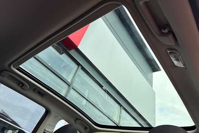 Nissan Qashqai 1.2 DIG-T N-Connecta [Glass Roof]
