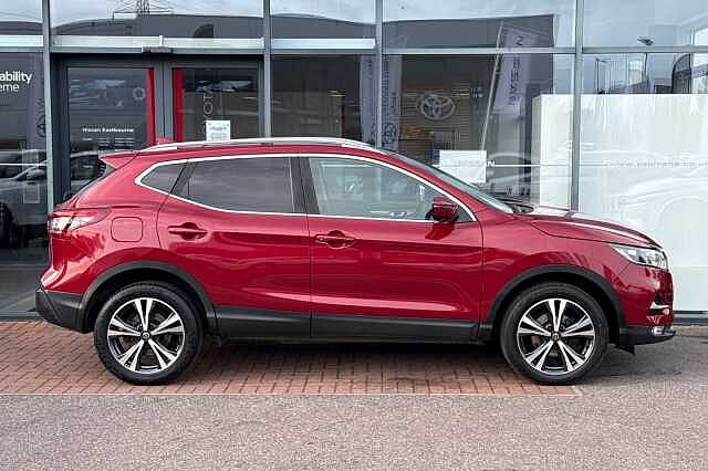 Nissan Qashqai 1.2 DIG-T N-Connecta [Glass Roof]