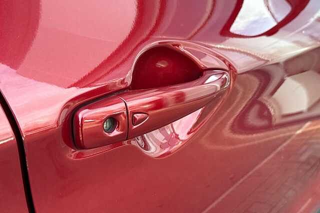 Nissan Qashqai 1.2 DIG-T N-Connecta [Glass Roof]