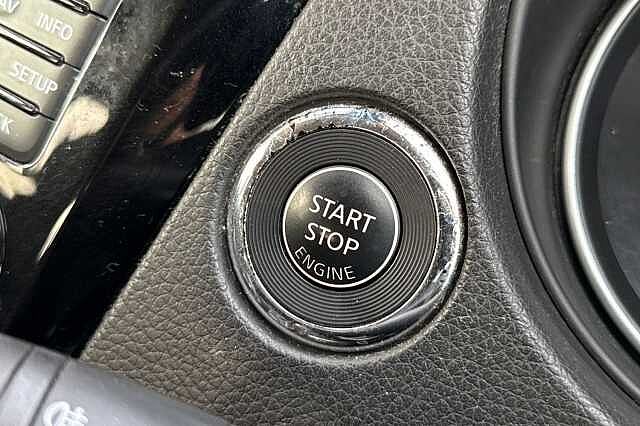 Nissan Qashqai 1.2 DIG-T N-Connecta [Glass Roof]