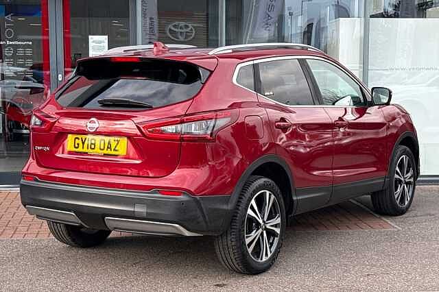 Nissan Qashqai 1.2 DIG-T N-Connecta [Glass Roof]