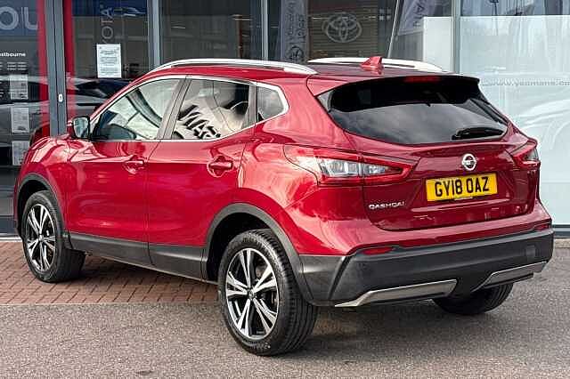 Nissan Qashqai 1.2 DIG-T N-Connecta [Glass Roof]